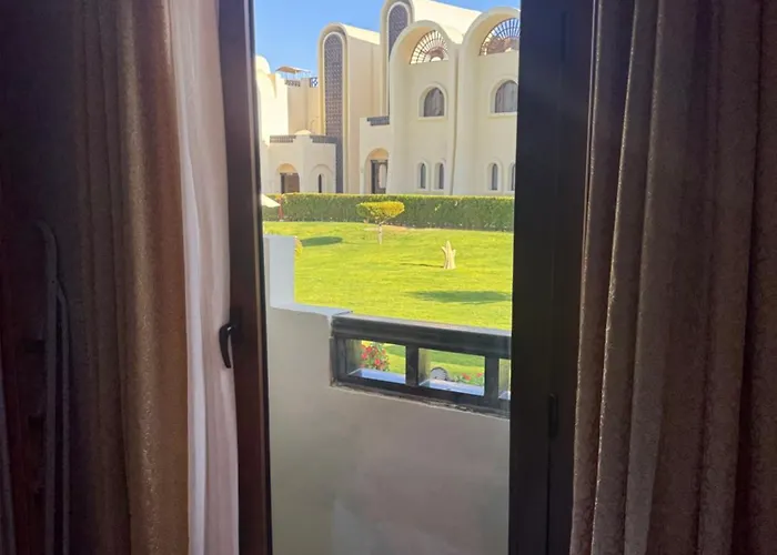 Apartman Sahl Hasheesh Finest - Gravity Beachfront Family 2 Bedroom - Non Egyptian Only Garden Pools View