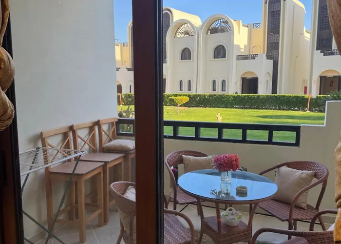 Sahl Hasheesh Finest - Gravity Beachfront Family 2 Bedroom - Non Egyptian Only Garden Pools View *