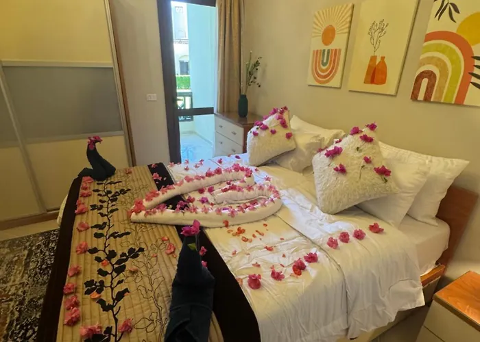 Sahl Hasheesh Finest - Gravity Beachfront Family 2 Bedroom - Non Egyptian Only Garden Pools View *
