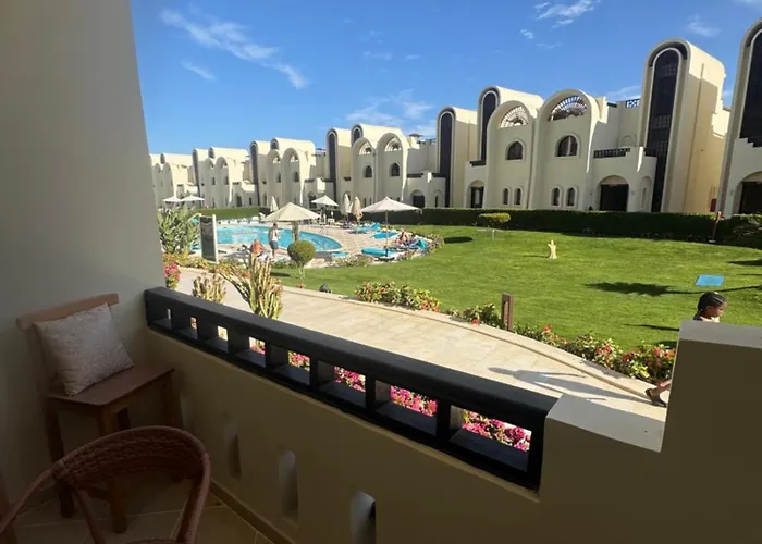 Sahl Hasheesh Finest - Gravity Beachfront Family 2 Bedroom - Non Egyptian Only Garden Pools View *