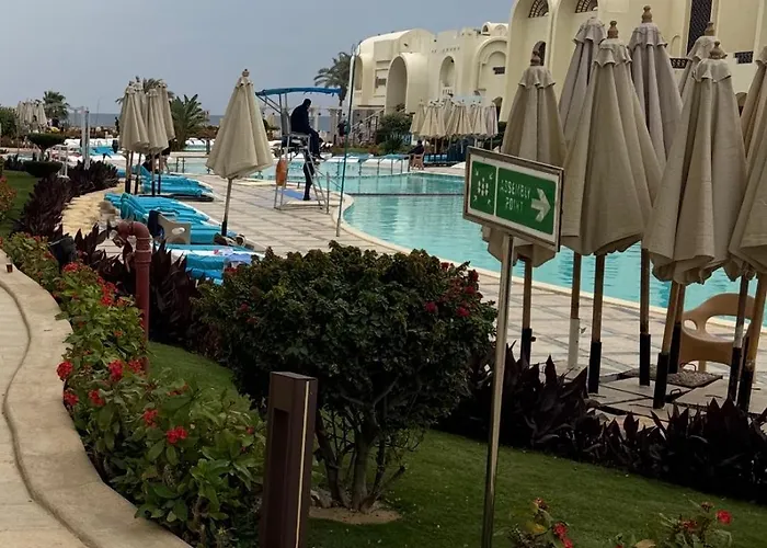 Sahl Hasheesh Finest - Gravity Beachfront Family 2 Bedroom - Non Egyptian Only Garden Pools View