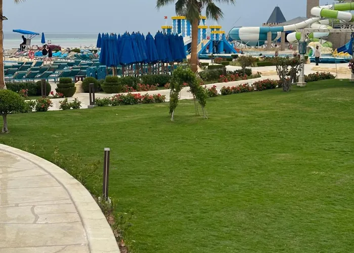Sahl Hasheesh Finest - Gravity Beachfront Family 2 Bedroom - Non Egyptian Only Garden Pools View