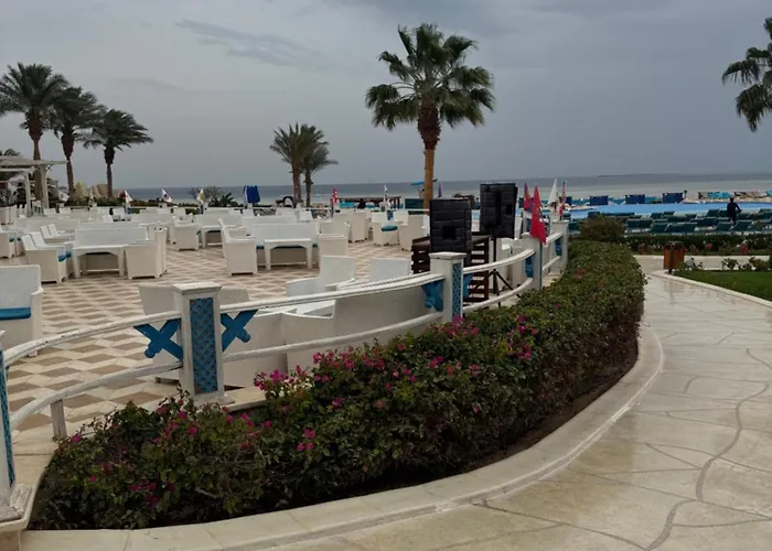 Sahl Hasheesh Finest - Gravity Beachfront Family 2 Bedroom - Non Egyptian Only Garden Pools View *